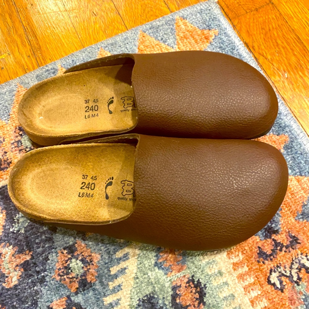 Birkenstock brown clogs